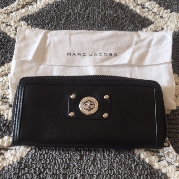Marc by Marc Jacobs Handbags - 🚫SOLD🚫 (NEW) Marc Jacobs Leather Zip Wallet